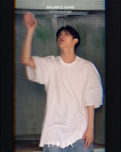 Part 1: ​Left: No smiling while taking pictures ​Right: "No 'V' (peace sign) while taking pictures ​🩵 No 'V' while taking pictures ​Part 2: ​Q: What was the driving force that kept you from giving up on your dreams during your trainee days?​🩵 The support of the people around me.