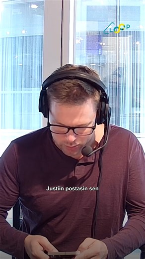 Mitä mieltä, onko Juha Perälässä ja Ben Affleckissä samaa näköä? Saatiin Peris tuuraamaan Karoa Loopin Aamuun viime viikolla, ja koko jakson voi kuunnella Suplasta tai katsoa Ruudusta!🙌🏼 www.supla.fi/loop ⭐️ #loopsuomi #podcast #ruutu #benaffleck #viihde #radio #loopinaamu | Loop