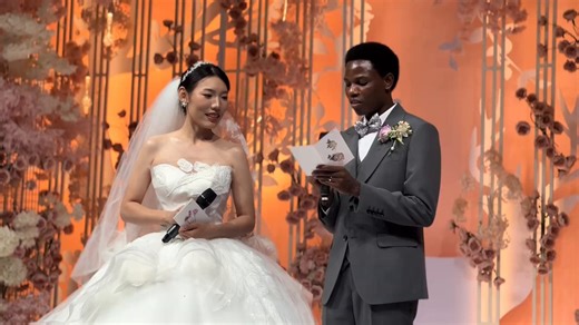 Chen and his 表兄弟姐妹 in the comments mad af LMAO . God bless this union forever !