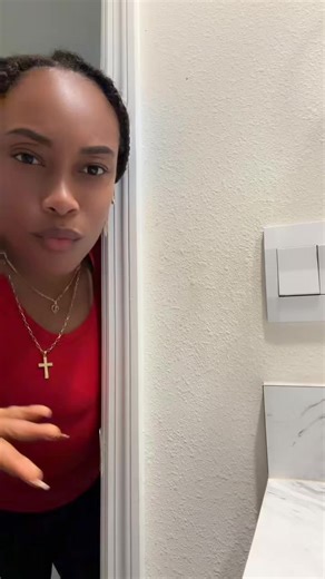 Are you still trying to decide if you’re attending Sint Maarten 🇸🇽 Carnival this year? 🎭✨ Have you checked the flight prices lately? ✈️ Do you have questions about Carnival but don’t know who to ask? Are you a solo traveler who wants to experience Sint Maarten Carnival but doesn’t want to go alone? Are you looking for: • Accommodations 🏡 • Event recommendations 🎉 • The best places to eat 🍽️ • Activities and tours 🚤 • Or maybe you just want to explore the island with a guided tour 🌴 @love