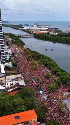 Bloco Bicho Maluco Beleza do cantor Alceu Valença, reúne multidão na rua da Aurora 🔥🔥 #diogocduarte | Diogo Duarte