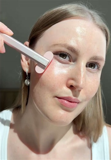 Transform Your Skin with the Solawave 4-in-1 Wand