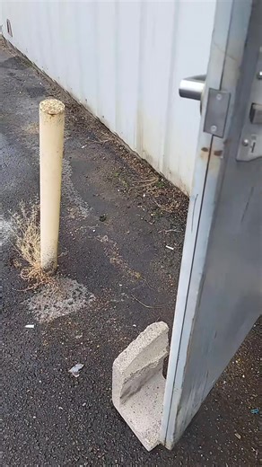 3.7K views · 103 reactions | #mississippi #redneck #doorstopper #redneckin | Shittytire Tech | Facebook