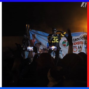 Social MULA, D-One na Elly Pro baherutse gukora igiteramo kidasanzwe mu gisagara aca Ngozi, aho abakunzi b’umuziki bari bacitabiriye ku rugero rushimishije. Kari akanyamuneza kubanyeNgozi ndetse no kurabo baririmvyi kuko batashaka ko igiteramo kirangira. Nimuvyirabire!!! #lesbeautesdecheznous #akezanet #music #Burundais. | Akeza.net