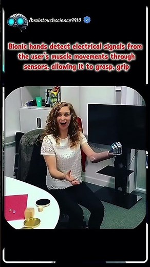 Bionic hands detect electrical from the user's muscles #demonstration #bionic #technology