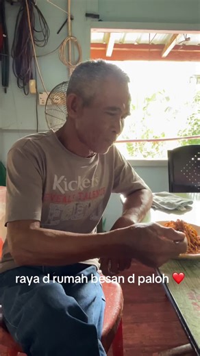 KamalDialova Ganteh (@kamaldialova.gant)’s videos with Mama Papa Raya - Dato Sri Aliff Syukri & Datin Sri Nur Shahida & Qadeejah & Ammar Ahyan