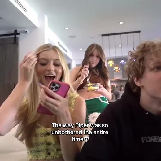 Bro was gibing wit her pinaple 💀😭 #piperrockelle #piperandharper #harperzilmer #blowthisup #letpplseethis #dontletthisflop #fight #fireedit #edit #ate #slay @🎀Piper Rockelle🎀 @Piper