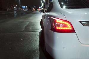 Quelles sont les règles liées aux clignotants dans un rond-point ?