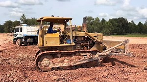 卡特彼勒 D5B老式推土机工作