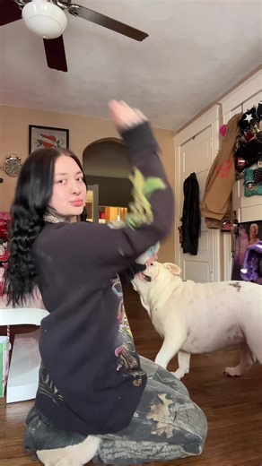 She’s not quite understanding I’m just trying to make a few tik toks…….. 😆😆😆😆😆😆 #foryoupage #fyp