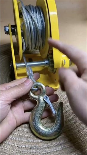 Hand-cranked winch
