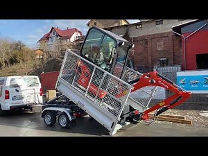 Hakenlift Abrollkipper zieht Minibagger hoch Anhänger Center Gerber