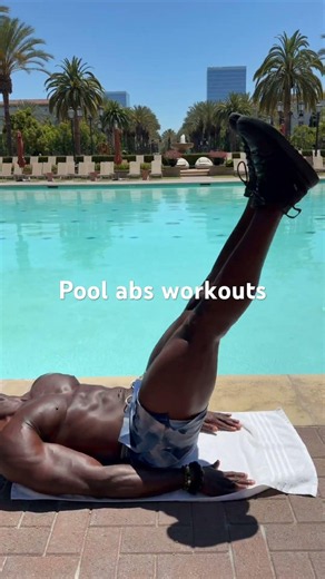 Pool abs workouts #poolabworkout #absworkoutday #summerbodyinprogress #homeabs #abshomeworkout