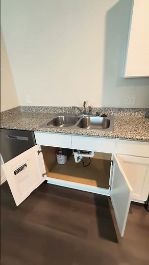 How To Turn Off Water To The Kitchen Sink, Bathroom Sinks, And Toilet #shorts