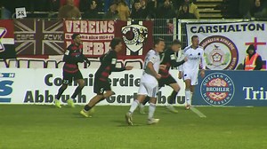 Die Abstiegsränge rücken immer näher: Gegen den FC Viktoria Köln 1904 e.V.​ zeigt der 1. FC Saarbrücken​ zu Beginn eine desolate Abwehrleistung. Trotz zahlreicher Torchancen in der zweiten Hälfte bleibt der FCS auch im 14. Liga-Spiel in Folge ohne Sieg. | SR sportarena