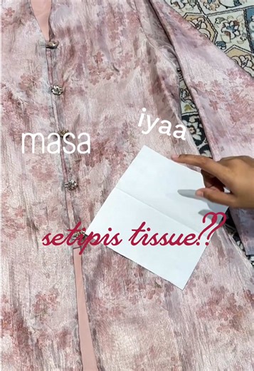 Buat bahan papersilk sendiri memang tipis dan kerasa ringan, tapi kita kasih kain lapisan lagi agar ga nerawang. Oh iyaa buat yang udah kebagian , gini ya tatacara perawatan nyaa😉✨ #tutorial #care