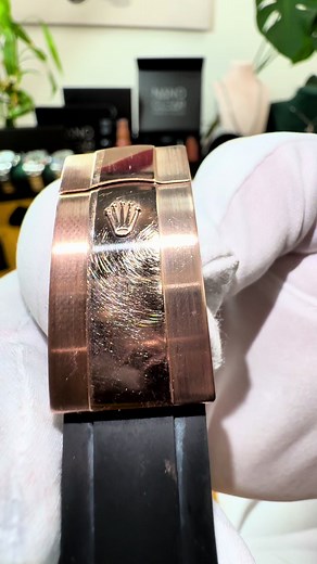 Renewing Rose Gold Rolex Skydweller Clasp with Nanoclear Micro Polish