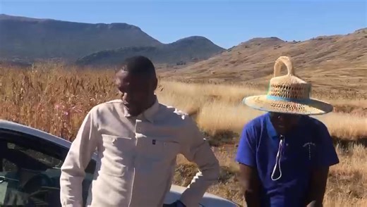 Morena Basotho o la hlaha hape ka Bela Bela a tjhaketsi Nyofane le Ntate Secoama. Nyofane o etsa ditsebiso hore na o tla binela kae lemong sena Lesotho, Berea - Bela Bela 🇱🇸 📹Shot by: Ntate Secoama | Makoloane a Aliwal North Maletswai - Videos