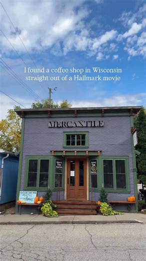 Like walking into a romantic hallmark movie set 🫶 Welcome to @maidenrockmercantile ☕️ Great coffee, locally made treats, cozy seating, and a cute back patio. And honestly, one of the best miel’s I’ve had in awhile. Take a fall drive down the great river road to Maiden Rock, WI and definitely make you stop for a sweet sip on your trip ✨ Follow @winnieluwanders for stays adventures small biz features ✨ | Winnie Lu Wanders