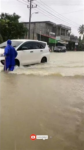 Heavy Rain Floods the Road — Cars Create Ocean-Like Waves in Deep Floodwater