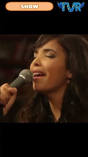 Indila performs “S 🎤✨ #show #pop #pourtoi #trend #fyp #indila #sos