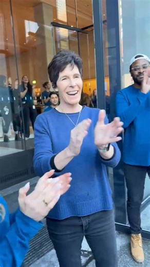 Xuan on Instagram: "🍎3 2 1！ New #applestore opening downtown Montréal #montreal #mtl @apple"