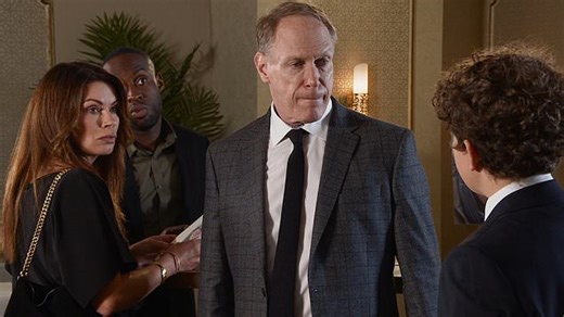 Coronation Street: Stephen gets flustered at Rufus' memorial