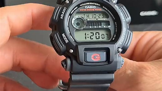 卡西欧（CASIO）军表入伍户外多功能高级液晶显示树脂表带运动耐冲击防水手表 200米防水耐冲击DW-9052-1