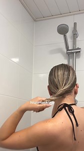 🩷 "Ylivoimaisesti paras kiharatuote luonnonkiharille hiuksilleni. Olen vuosien mittaan kokeillut useita. Tämä hoitoaine tuo kiharan kauniisti ja luonnollisesti esiin, ja vaikutus on pitkäkestoinen. Ja mikä parasta, en enää tarvitse useita eri puteleita. Yksi tuote hoitaa loistavasti kaiken." -Mari-Jaana K. "Luottotuotteeni jo vuosien ajan. Kosteuttaa juuri sopivasti eikä jätä hiuksia raskaiksi. Lopputuloksena kiiltävät, kauniit luonnonkiharat hiukset." -Pauliina J. 🩷 Saaren Taika Ecolution Cur