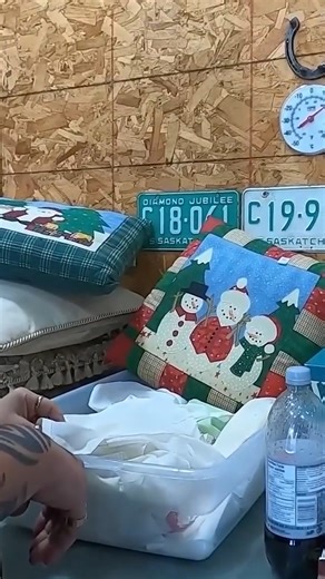 You Won't Believe These Awesome Vintage Garage Sale Finds! 😃 #shortsreels #garagesale #yardsale #BargainHunt | Bargain Barons