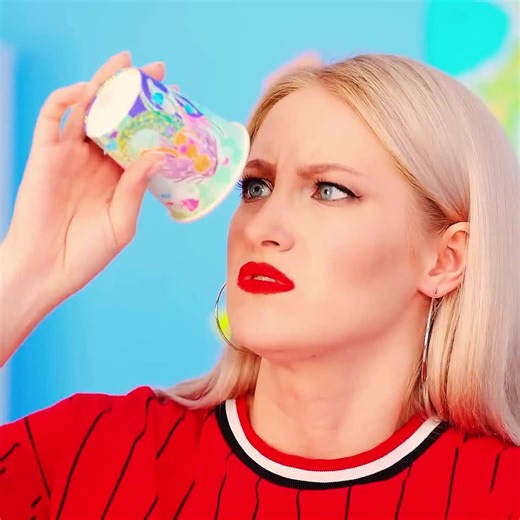 AMAZING COLLEGE HACKS ｜｜ Funny Hacks Every College And School Girls Must Know by 123 GO! (8)