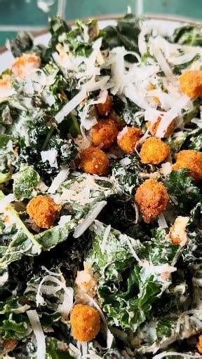 A creamy dressing, something crunchy, and bite-sized pieces of kale 🥗 COMMENT RECIPE 👇 https://www.liveeatlearn.com/kale-chickpea-salad/ | Live Eat Learn