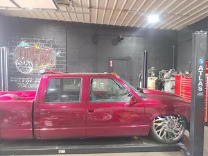 Bagged Crew Cab Chevy OBS Dually on 28s