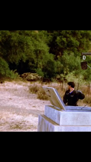 100-Meter Python Attack: A Suspenseful Movie Recap