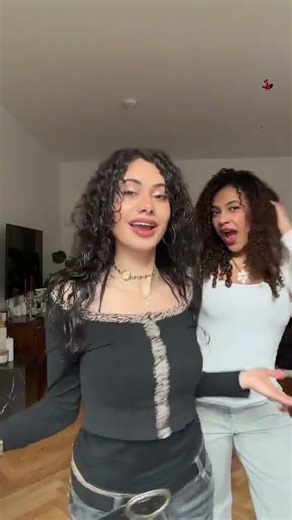 Überraschung 🤭 wie findet ihr die Frise hihi #curlyhair #hairstyle