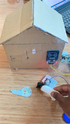 DIY Door Lock control with ESP32 using MQ-2 , and RFID Reader Detection | Upload Ideas with Itamar