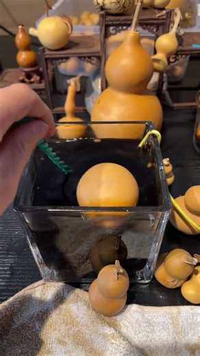 Unique Handcrafted Electric Gourd with Lightning Patterns