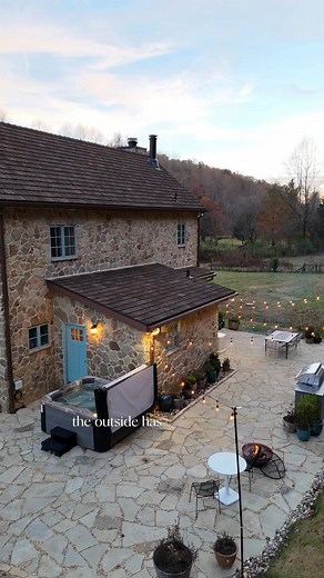 Stay in a replica of the Rosehill Cottage from The Holiday! 🎄 @holidaycottagega 📍Ellijay, Georgia (near Blue Ridge) 1.5 from downtown Atlanta click the link in my bio to book a stay! - 2 bedrooms & 2 bathrooms (sleeps up to 6 guests) - hot tub - soaking tubs - 3 fireplaces - fire pit - library - reading nook - no pets allowed - endless amount of charm ✨ Who would you stay here with?! {Hosted stay} #theholdiay #travelbucketlist #hiddengemstravel #cottages #magicalplaces | Darling Travels