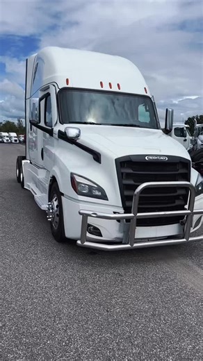 2023 Freightliner Cascadia Review and Features