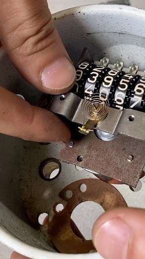 ANDREAS | Automotive Content 🏍️🚗 on Instagram: "Speedometer restoration part 1 for my BMW R60/5 motorcycle! I‘ve never done this before, but it doesn‘t hurt to learn something new and by the looks of it, it‘s just a small mechanical assembly...so it shouldn’t be too hard! I‘ll have a full video up on YouTube once I‘m done and you‘ll be able to see some more details😎😉 Stay Tuned #speedometer #restoration #bmwmotorrad #bmwmotorcycle #bmwr60slash5 #bmw #motometer #odometer"