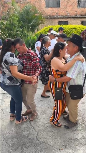 ¿Quién baila mejor esta Carranga? 💃🕺 😍