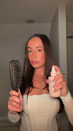 Now this is frizz free, glass hair in a bottle! Our Frizz Fix & Pro Shine Mist doesn’t miss ✨ | Coco & Eve