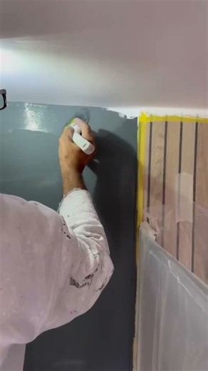 Sharp & Straight Cutline in Bathroom #painting #interiormaster #painter #berkshire