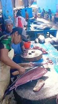 The very style cutter shows how to cutting giant tuna fresh with incredible techniques right #Fyp