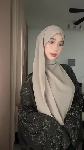 Shawl tuto labuh depan. Kita pakai Flame Collection code Moss Tan