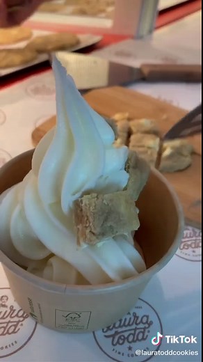 Sundae Cookie STEP 2 👉 Cookies on top #lauratodd #foryoupage