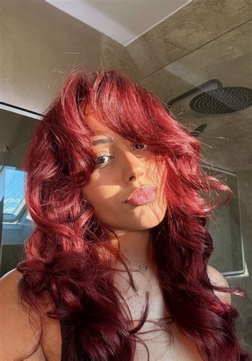 Red addict et c’est ok Pour la réf de la couleur COMME D’HAB : @schwarzkopf global OLEO SUPRÊME en 5-92 Rouge Éclatant ♥️