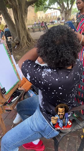 En el parque Colon, la Zona Colonial, Santo Domingo, República Dominicana… For Tips, Tricks, Tools, & FAQ visit: 👉 Alanij.Com/tutorials | Alani J