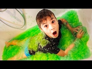 BADEN in 50kg GRÜNEN SCHLEIM!! 😨😂