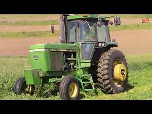 JOHN DEERE 4440 Tractor Mowing Hay